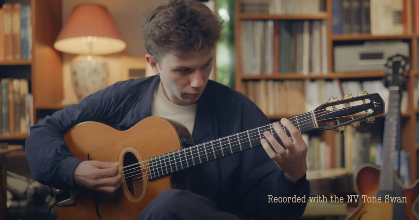 Antoine Boyer demonstrates the sound quality of the NV Tone Swan. Performance and recording on a gypsy guitar